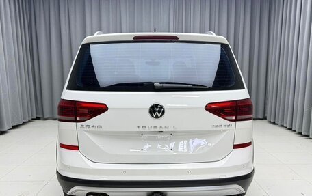 Volkswagen Touran III, 2023 год, 1 520 000 рублей, 6 фотография
