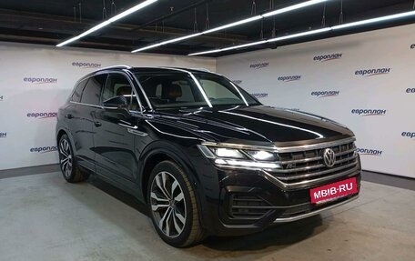 Volkswagen Touareg III, 2018 год, 3 593 850 рублей, 2 фотография
