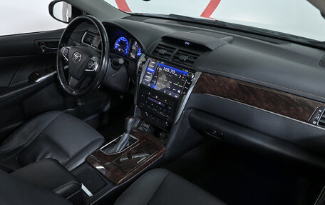 Toyota Camry, 2017 год, 2 320 000 рублей, 9 фотография