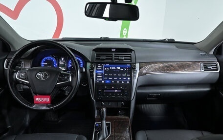 Toyota Camry, 2017 год, 2 320 000 рублей, 8 фотография