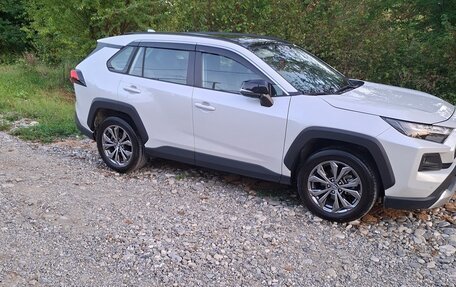 Toyota RAV4, 2024 год, 3 950 000 рублей, 1 фотография