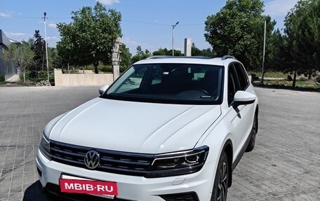 Volkswagen Tiguan II, 2019 год, 2 450 000 рублей, 2 фотография