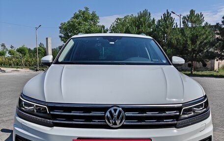 Volkswagen Tiguan II, 2019 год, 2 450 000 рублей, 3 фотография