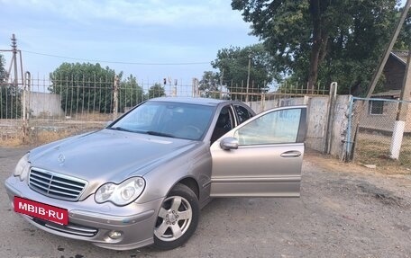 Mercedes-Benz C-Класс, 2004 год, 500 000 рублей, 3 фотография