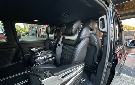 Mercedes-Benz V-Класс, 2018 год, 4 990 000 рублей, 29 фотография