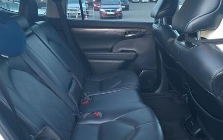 Toyota Highlander, 2021 год, 4 300 000 рублей, 7 фотография