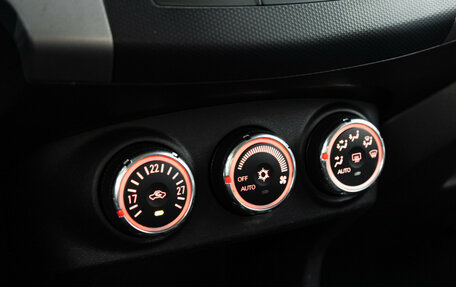 Mitsubishi Outlander III рестайлинг 3, 2012 год, 600 000 рублей, 16 фотография