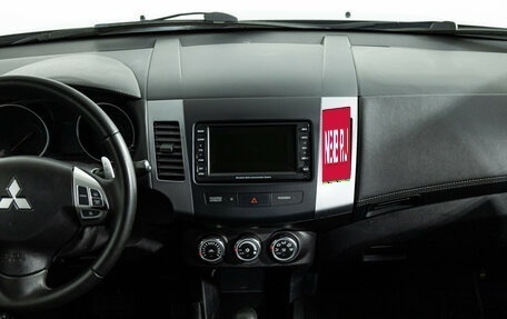 Mitsubishi Outlander III рестайлинг 3, 2012 год, 600 000 рублей, 14 фотография