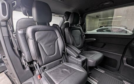 Mercedes-Benz V-Класс, 2019 год, 4 097 000 рублей, 8 фотография