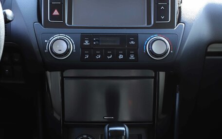Toyota Land Cruiser Prado 150 рестайлинг 2, 2015 год, 3 296 800 рублей, 15 фотография
