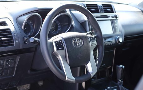 Toyota Land Cruiser Prado 150 рестайлинг 2, 2015 год, 3 296 800 рублей, 13 фотография