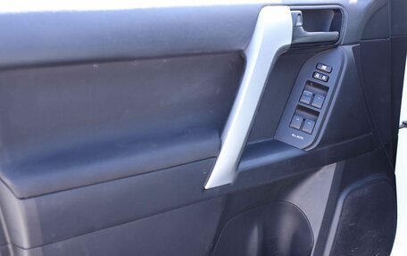 Toyota Land Cruiser Prado 150 рестайлинг 2, 2015 год, 3 296 800 рублей, 11 фотография
