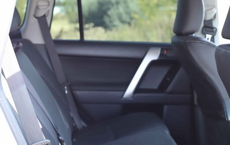 Toyota Land Cruiser Prado 150 рестайлинг 2, 2015 год, 3 296 800 рублей, 17 фотография