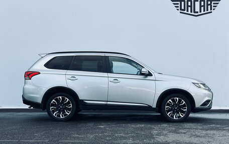 Mitsubishi Outlander III рестайлинг 3, 2021 год, 2 250 000 рублей, 3 фотография