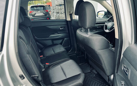 Mitsubishi Outlander III рестайлинг 3, 2021 год, 2 250 000 рублей, 9 фотография