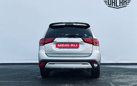 Mitsubishi Outlander III рестайлинг 3, 2021 год, 2 250 000 рублей, 6 фотография