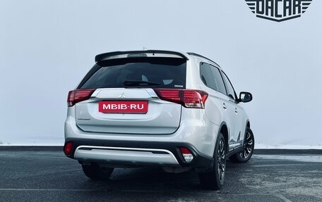 Mitsubishi Outlander III рестайлинг 3, 2021 год, 2 250 000 рублей, 2 фотография