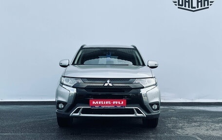 Mitsubishi Outlander III рестайлинг 3, 2021 год, 2 250 000 рублей, 5 фотография