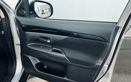 Mitsubishi Outlander III рестайлинг 3, 2021 год, 2 250 000 рублей, 10 фотография