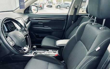 Mitsubishi Outlander III рестайлинг 3, 2021 год, 2 250 000 рублей, 12 фотография