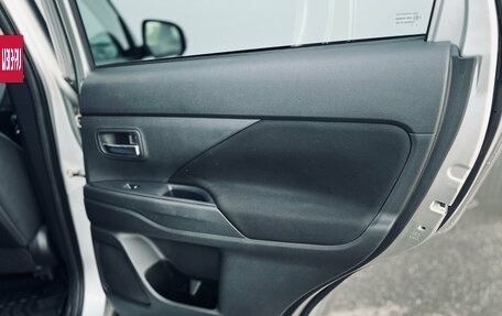 Mitsubishi Outlander III рестайлинг 3, 2021 год, 2 250 000 рублей, 11 фотография