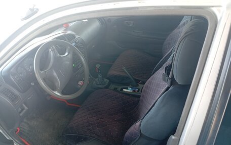 Mitsubishi Colt VI рестайлинг, 2002 год, 130 000 рублей, 4 фотография