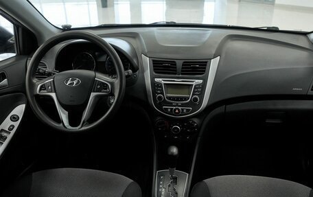 Hyundai Solaris II рестайлинг, 2013 год, 862 000 рублей, 11 фотография