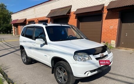 Chevrolet Niva I рестайлинг, 2011 год, 420 000 рублей, 3 фотография