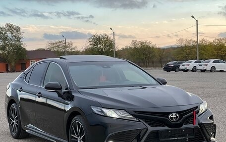Toyota Camry, 2022 год, 4 200 000 рублей, 1 фотография