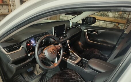 Toyota RAV4, 2021 год, 3 300 000 рублей, 2 фотография