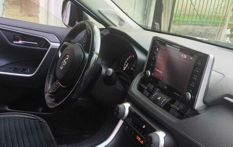 Toyota RAV4, 2020 год, 2 000 000 рублей, 4 фотография