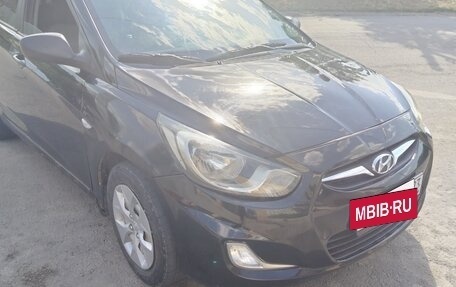 Hyundai Solaris II рестайлинг, 2011 год, 450 000 рублей, 2 фотография