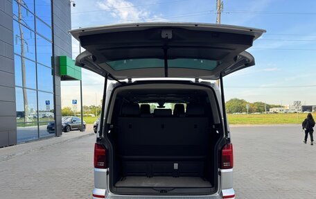 Volkswagen Multivan T6 рестайлинг, 2020 год, 5 990 000 рублей, 10 фотография