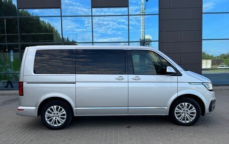 Volkswagen Multivan T6 рестайлинг, 2020 год, 5 990 000 рублей, 2 фотография