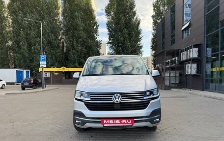 Volkswagen Multivan T6 рестайлинг, 2020 год, 5 990 000 рублей, 8 фотография