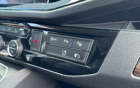 Volkswagen Multivan T6 рестайлинг, 2020 год, 5 990 000 рублей, 16 фотография