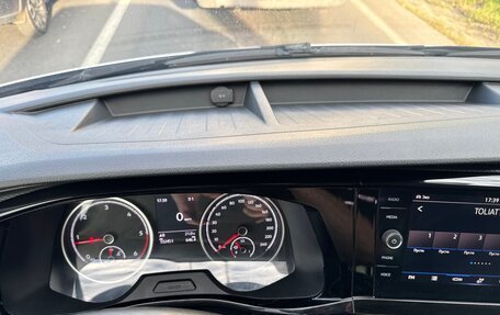 Volkswagen Multivan T6 рестайлинг, 2020 год, 5 990 000 рублей, 30 фотография