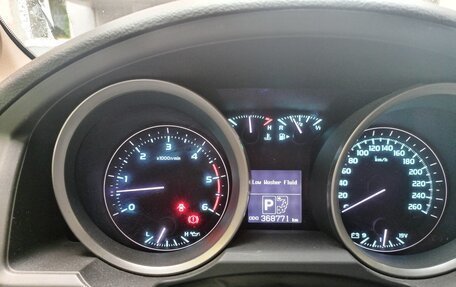 Toyota Land Cruiser 200, 2011 год, 2 500 000 рублей, 6 фотография