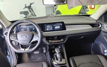Ford Escort, 2022 год, 915 000 рублей, 9 фотография