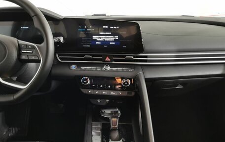 Hyundai Elantra, 2024 год, 1 995 000 рублей, 14 фотография