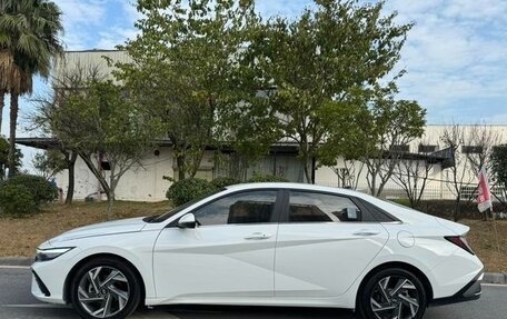 Hyundai Elantra, 2023 год, 1 400 000 рублей, 4 фотография