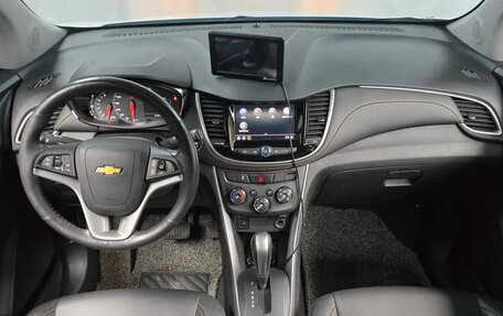 Chevrolet Trax, 2022 год, 1 200 000 рублей, 7 фотография