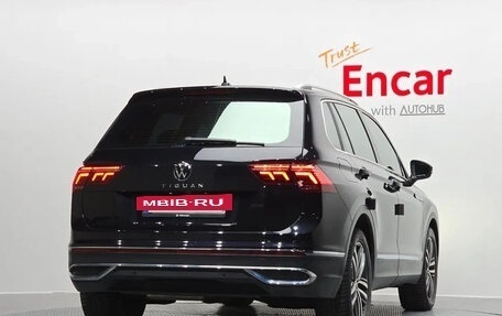 Volkswagen Tiguan II, 2023 год, 2 900 000 рублей, 4 фотография