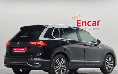 Volkswagen Tiguan II, 2023 год, 2 900 000 рублей, 3 фотография