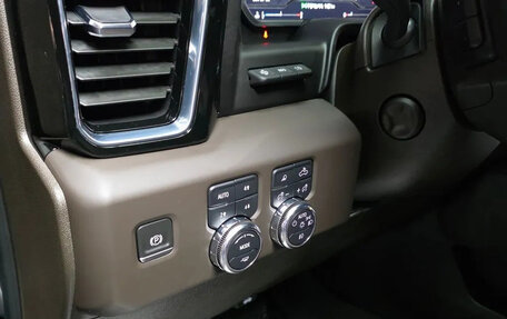GMC Sierra, 2023 год, 6 470 000 рублей, 9 фотография