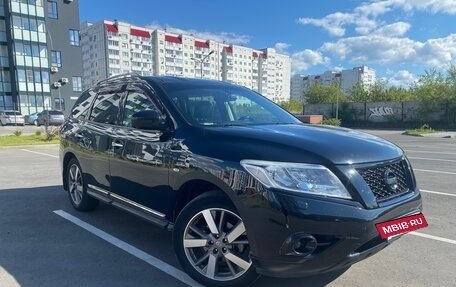 Nissan Pathfinder, 2014 год, 1 590 000 рублей, 2 фотография