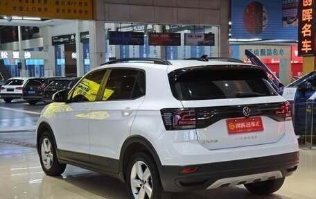 Volkswagen T-Cross I, 2023 год, 1 400 000 рублей, 6 фотография