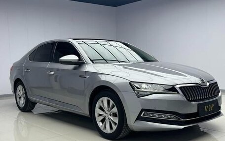 Skoda Superb III рестайлинг, 2022 год, 1 940 000 рублей, 1 фотография