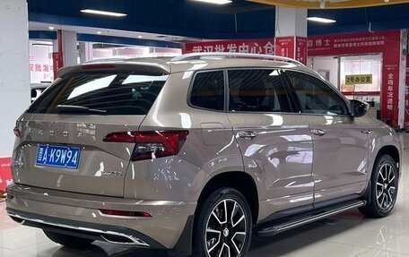 Skoda Karoq I, 2022 год, 2 100 000 рублей, 4 фотография