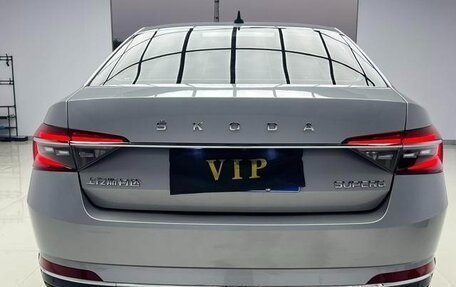 Skoda Superb III рестайлинг, 2022 год, 1 940 000 рублей, 3 фотография